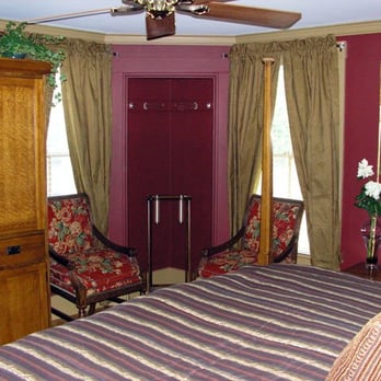 Scotch Hill Inn - Deluxe King Room - Bed & Breakfast Near Me - Ogunquit, Maine