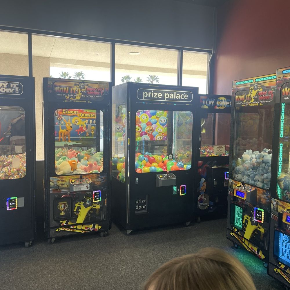 Straw Hat Pizza - Mostly claw machines - Pizza Near Me - Bakersfield, California Straw Hat Pizza - Mostly claw machines - Pizza Near Me - Bakersfield, California