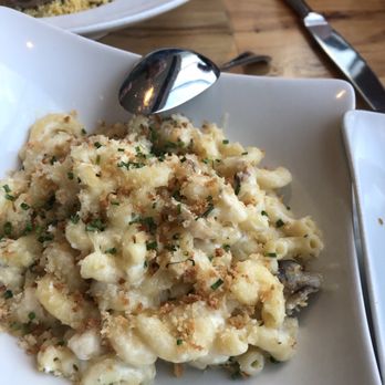 Silo Terrace Oyster Bar - Mac and cheese truffle. Yummy!! - Cocktail Bars Near Me - San Antonio, Texas