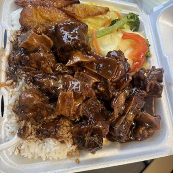 R & S Jamaican Restaurant - Oxtail, white rice, cabbage and plantain. - Caribbean Near Me - Boston, Massachusetts