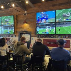 Junior's Bar and Grill - Lots of tvs, multiple games. Large bar