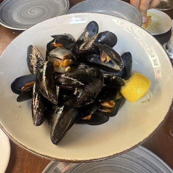 Il Grottino - Steamed mussels - Italian Near Me - Riomaggiore, SP Il Grottino - Steamed mussels - Italian Near Me - Riomaggiore, SP