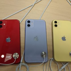 Apple Freehold Raceway Mall - Narrowing it down to these three colors.