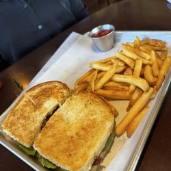 Moxie's Spirits & Dining - BLT-Avocado