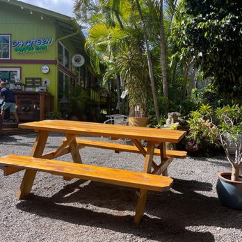 Da Green Coffee Bar - Outdoor seating in a beautiful garden setting - Coffee & Tea Near Me - Kihei, Hawaii Da Green Coffee Bar - Outdoor seating in a beautiful garden setting - Coffee & Tea Near Me - Kihei, Hawaii