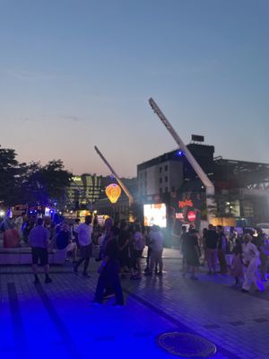 Lola Rosa Place-des-Arts by null