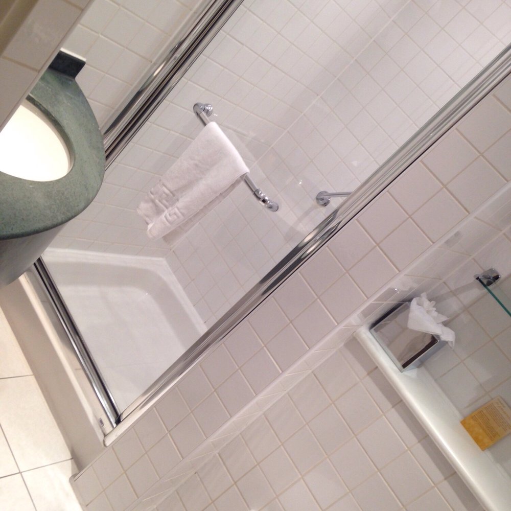 Hilton Garden Inn - Bathroom - Hotels Near Me - Birmingham, XWM