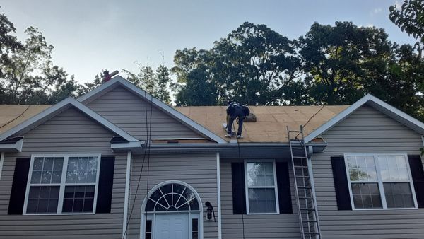 Gómez Roof Repairs And Gutter Cleaning Logo