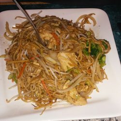 Jin's Chinese Resturant - Chicken Lo-Mein. Huge portions!