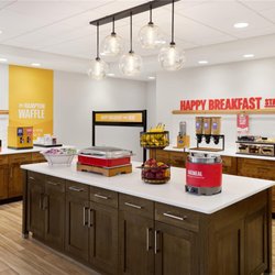 Hampton Inn & Suites Syracuse North Airport Area - Breakfast Area