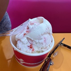 La Michoacana Paleteria - Strawberries and cream