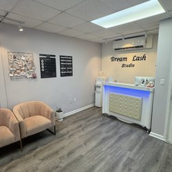 Dream Lash Studio - Waiting area + Front Desk
