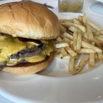WB's Table - Cheeseburger - New American Near Me - Frisco, Texas