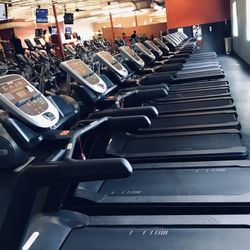 Gold's Gym Roundrock - New cardio equipment.