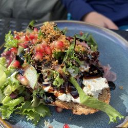 Løvetann Kaffebar - Lebneh bread