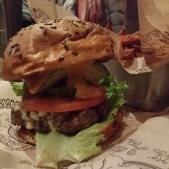 Bareburger - Hell's Kitchen - Beef burger with brioche bun - Burgers Near Me - New York, New York Bareburger - Hell's Kitchen - Beef burger with brioche bun - Burgers Near Me - New York, New York