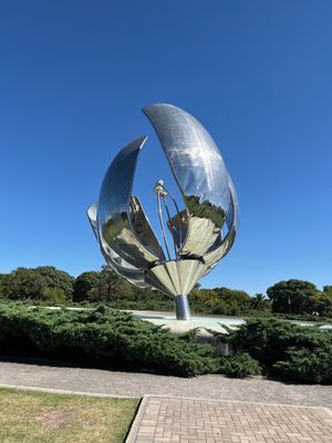 Floralis Generica by null