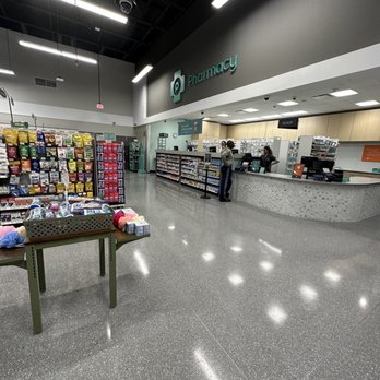 Publix - the interior of a grocery store - Grocery Near Me - Royal Palm Beach, Florida