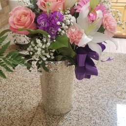 Floral arrangment for a table top for my mom's birthday.