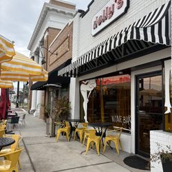 Dolly’s Wine Bar