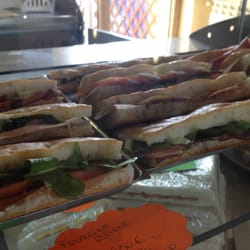 Pitstop Snack Bar - Non solo paste e café buonissimi ma anche panini deliziosi!