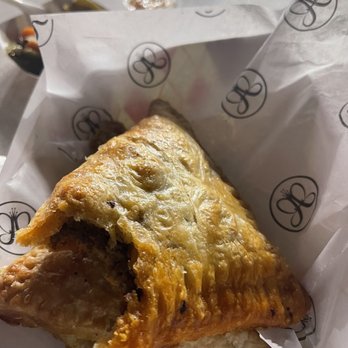 MilHojasPastes - Food Trucks Near Me - Northridge, California