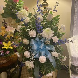 Suzanne's Flowers & Gifts