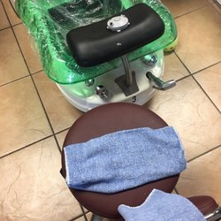 Hollywood Nails and Spa