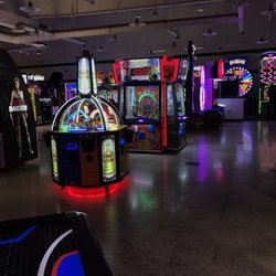 Bowlero Manteca