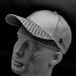 Lulu Frenchie - Bonjour F.P = 34 modèles unique au monde .Cette casquette avec sa visière décalée et rehaussée, offre un style unique qui plaira aux amateur