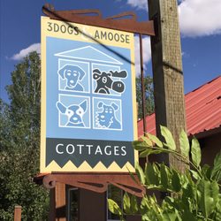3 Dogs & a Moose Cottages - You know your here when you spot this sign!