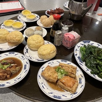 Jade Villa - Swiped the pineapple buns, egg custard, & sesame balls early in case they run out! - Dim Sum Near Me - Virginia Beach, Virginia Jade Villa - Swiped the pineapple buns, egg custard, & sesame balls early in case they run out! - Dim Sum Near Me - Virginia Beach, Virginia