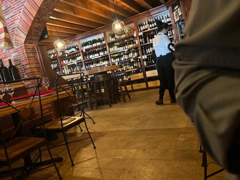El Carajo International Tapas & Wines