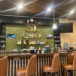 206 Alder Bistro & Bar - Bar area