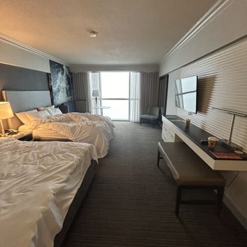 Niagara Falls Marriott on the Falls - Room - Hotels Near Me - Niagara Falls, Ontario Niagara Falls Marriott on the Falls - Room - Hotels Near Me - Niagara Falls, Ontario