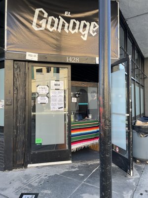 El Garage by null