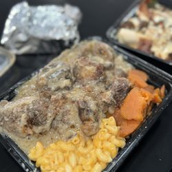 Taste Budz Creole Kitchen - Oxtails w/gravy, Mac and cheese, and yams.