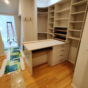 Closet Gallery - Closet with peninsula - Home Organization Near Me - El Dorado Hills, California Closet Gallery - Closet with peninsula - Home Organization Near Me - El Dorado Hills, California