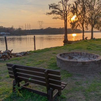 Love's Seafood & Steaks - When it's cold, you might be able to enjoy a fire in the firepit - Seafood Near Me - Savannah, Georgia