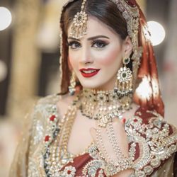 Bollywood eyebrows threading Salon
