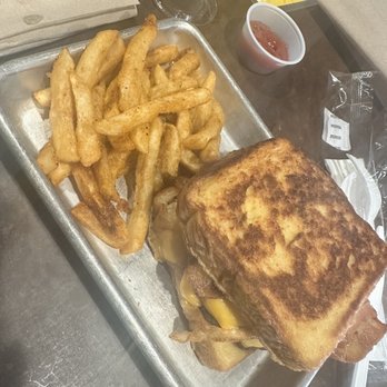 Prospect Park - Brunch Burger - Sports Bars Near Me - Houston, Texas