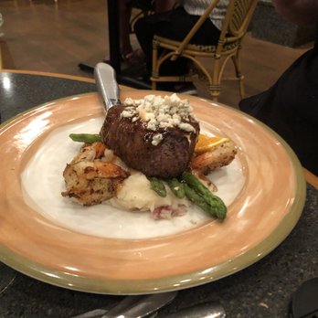 Kathryn's - Filet mignon 8oz Aged cab center-cut tenderloin, garlic smashed potatoes, broccolini, cabernet reduction - American Near Me - Emerald Isle, North Carolina