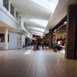 Galeria Wileńska - Przestrzeń i korytarz przed wejściem do Crrefour.