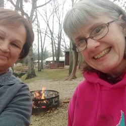 Lithia Resort - Firepit, wine coolers and besties