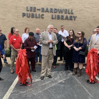 Lee-Bardwell Public Library - Jim Bardwell & family, Gladewater City Council, & Gladewater Chamber of Commerce at the library's dedication & grand re-opening. - Libraries Near Me - Gladewater, Texas Lee-Bardwell Public Library - Jim Bardwell & family, Gladewater City Council, & Gladewater Chamber of Commerce at the library's dedication & grand re-opening. - Libraries Near Me - Gladewater, Texas
