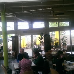 Insel-Café - Licht nur so dunkel, weil es abends und wolkig/bedeckt ist...