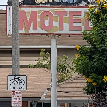 Sunlight Motel - Streetside sign - Hotels Near Me - Long Beach, California Sunlight Motel - Streetside sign - Hotels Near Me - Long Beach, California