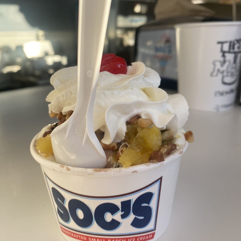 Soc's Ice Cream - Hot Fudge Sundae w/pineapple and Chocolate Hard Ice Cream - Ice Cream & Frozen Yogurt Near Me - Saugus, Massachusetts