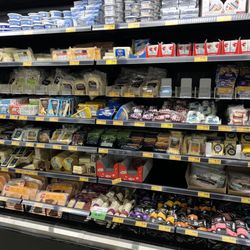 Grocery Outlet - HEAVEN ON EARTH. and on a budget.
