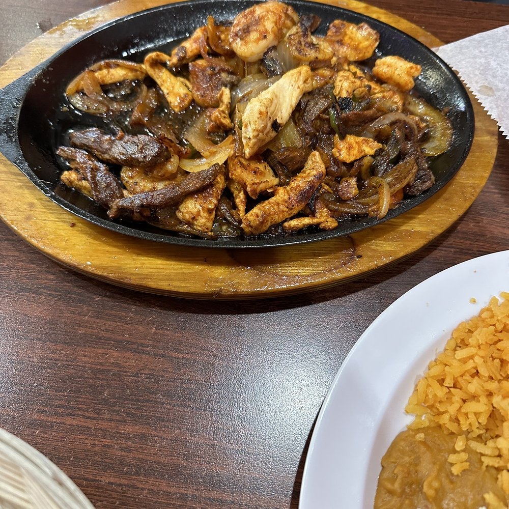 Los Comales Lombard - Fajitas - Tacos Near Me - Lombard, Illinois Los Comales Lombard - Fajitas - Tacos Near Me - Lombard, Illinois